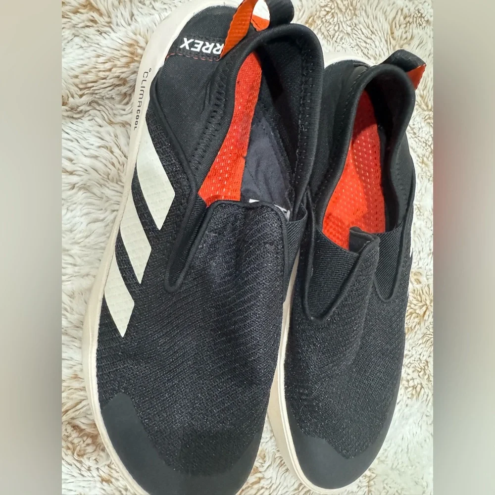 Adidas Black and White Slip-On Shoes Size: M 6.5/ W 7.5 Very Good Conditions